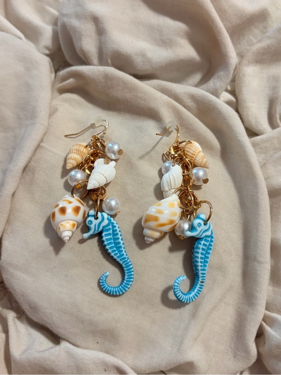 Free People Jewelry - Free People Turquoise Seahorse & Shell Cluster Earrings